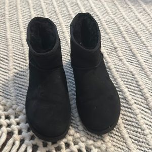 Black uggs